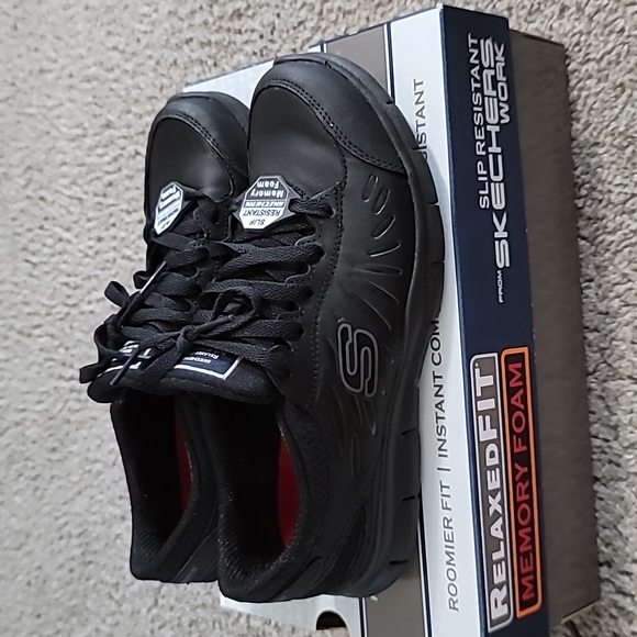 Black Relaxed Fit Memory Foam Skechers size 7..slip resistant - Picture 5 of 7